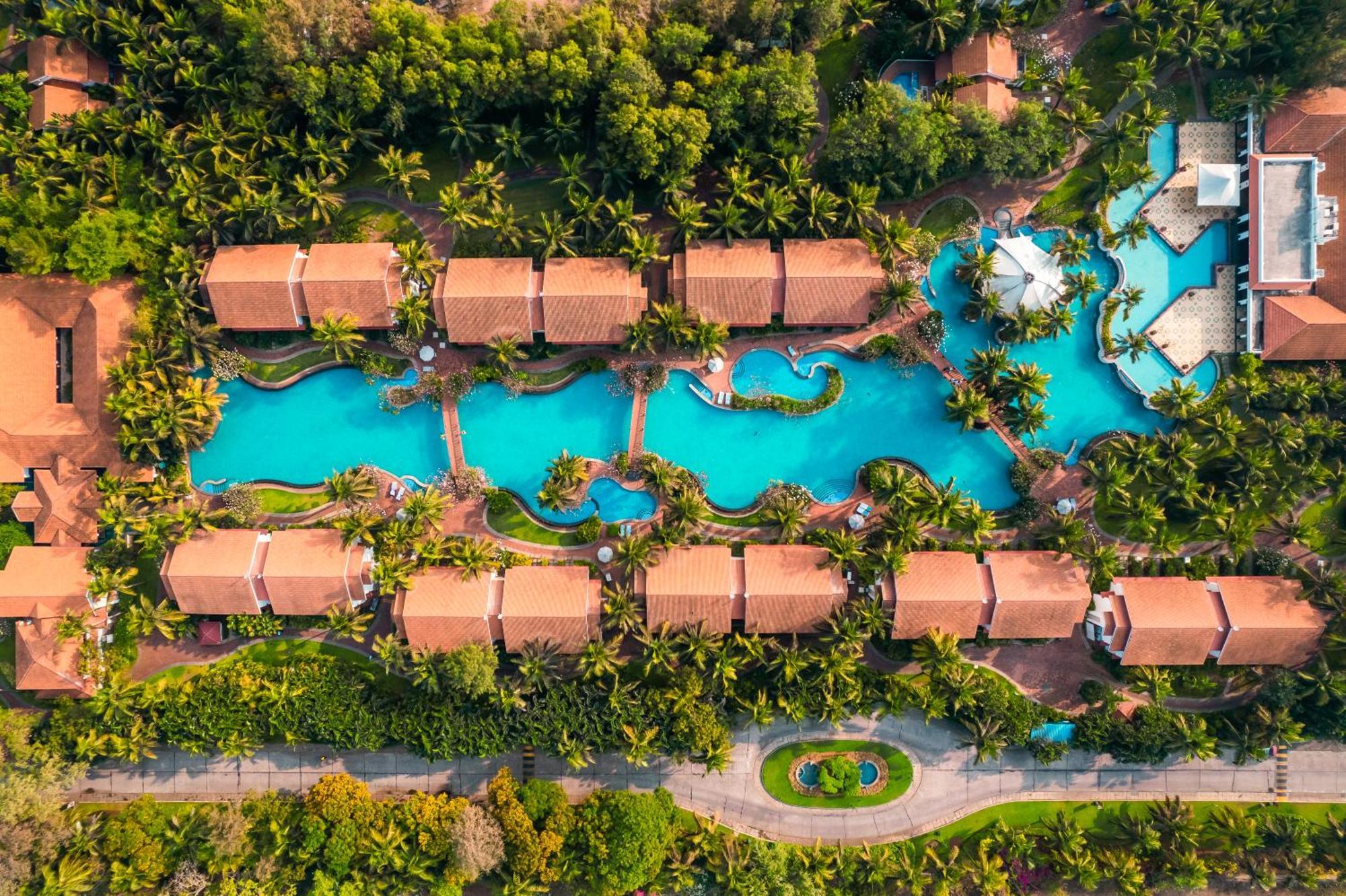 Radisson Blu Resort Temple Bay Mamallapuram Exterior foto Aerial view of the resort