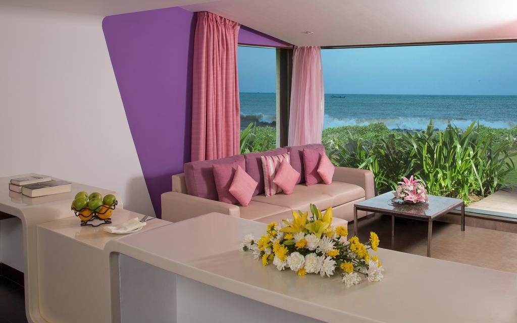 Radisson Blu Resort Temple Bay Mamallapuram Exterior foto A living room at the resort