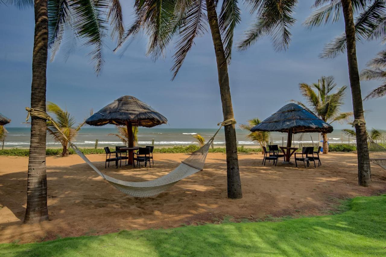Radisson Blu Resort Temple Bay Mamallapuram Exterior foto Beach at the resort